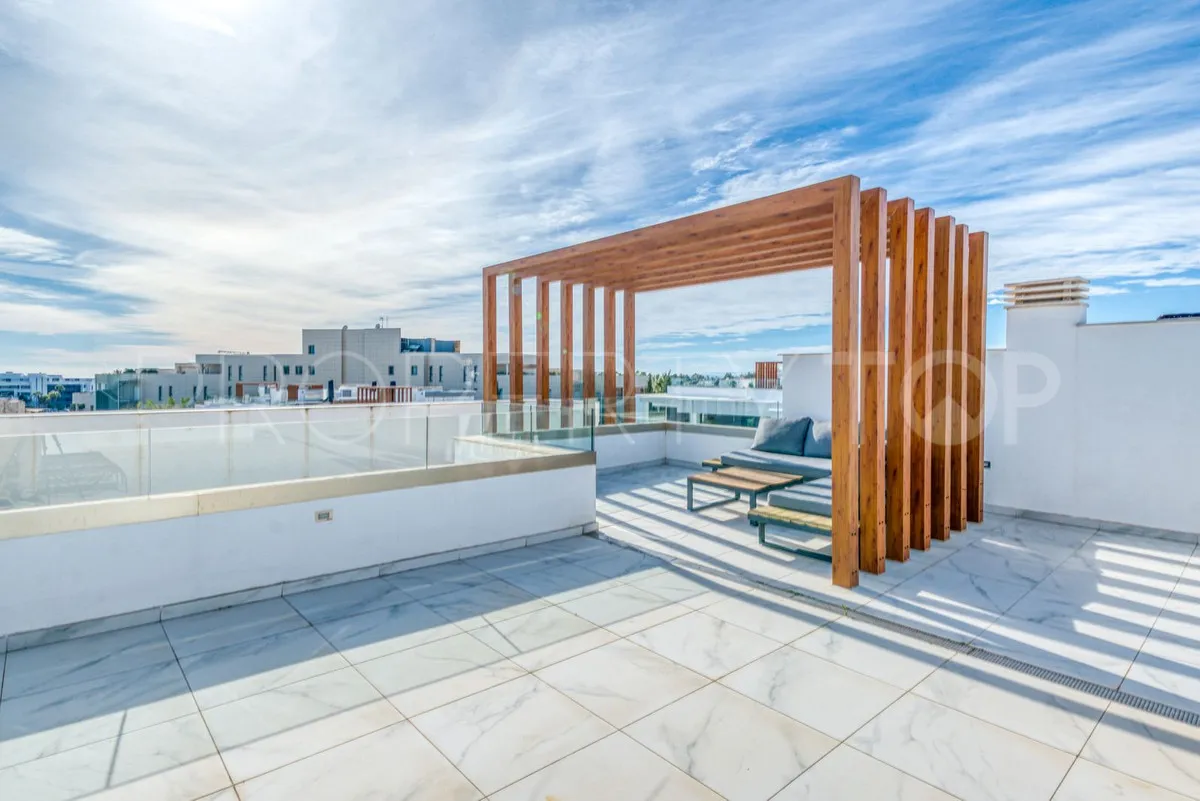 2 bedrooms penthouse in Estepona for sale