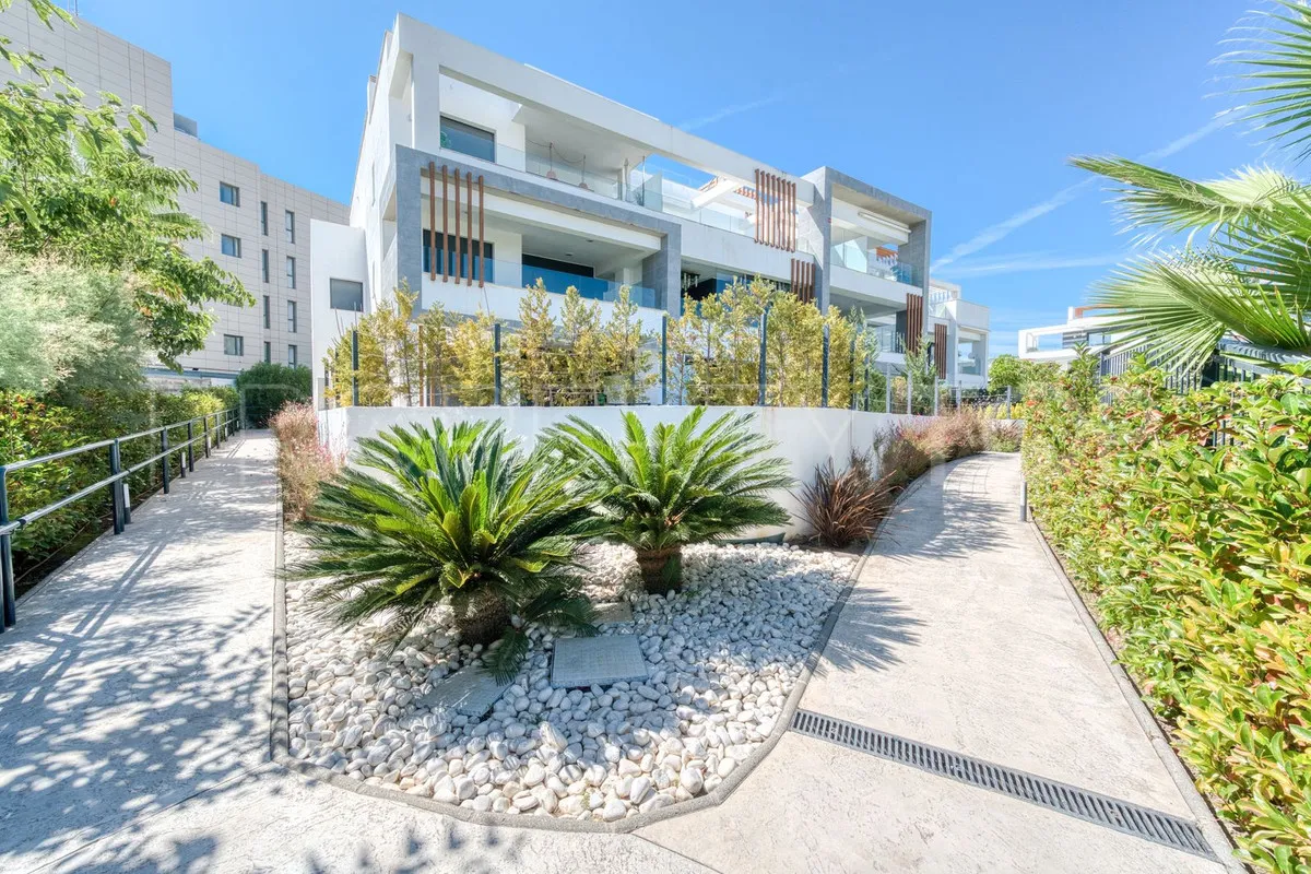 2 bedrooms penthouse in Estepona for sale
