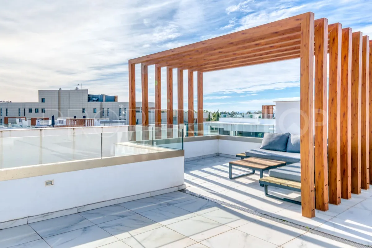 2 bedrooms penthouse in Estepona for sale