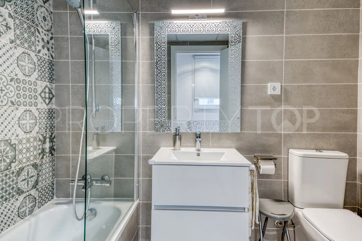 For sale Estepona penthouse with 3 bedrooms