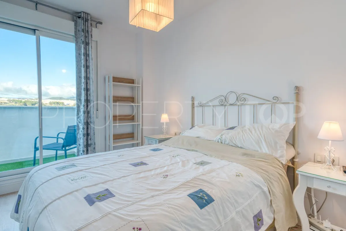 For sale Estepona penthouse with 3 bedrooms