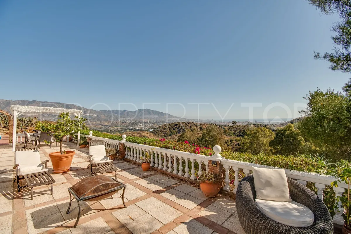 For sale Cala de Mijas villa with 4 bedrooms