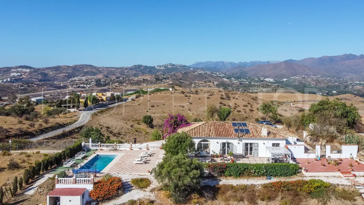 For sale Cala de Mijas villa with 4 bedrooms