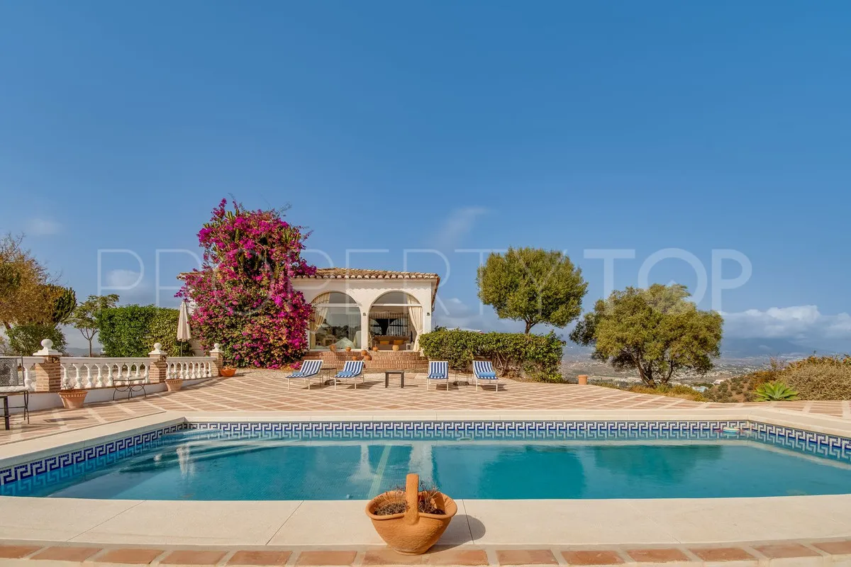 For sale Cala de Mijas villa with 4 bedrooms