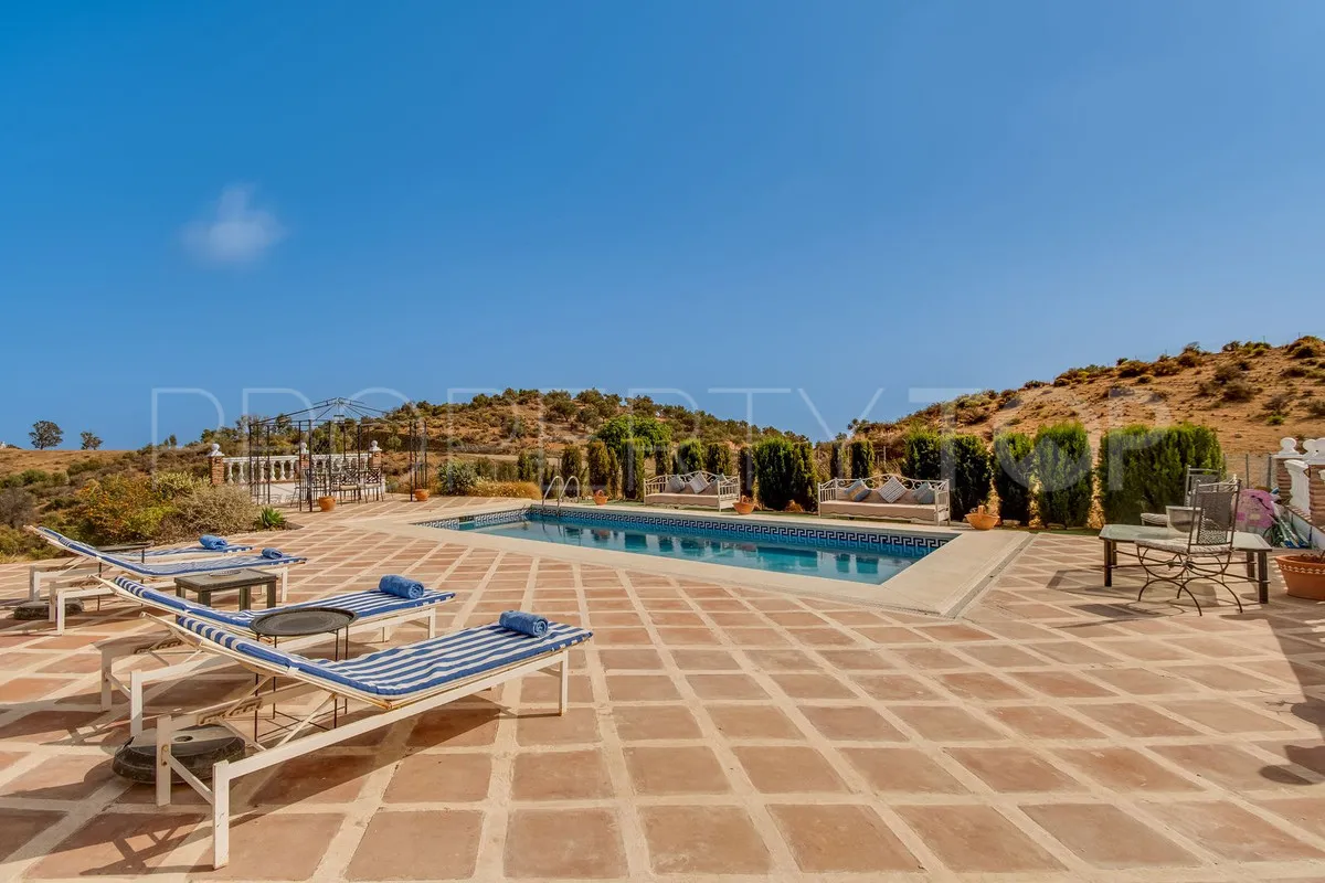 For sale Cala de Mijas villa with 4 bedrooms