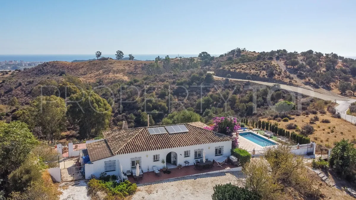 For sale Cala de Mijas villa with 4 bedrooms