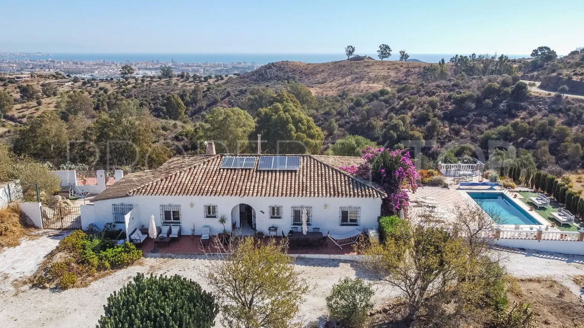 For sale Cala de Mijas villa with 4 bedrooms
