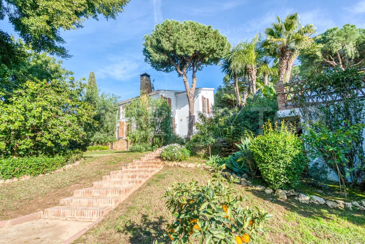 Buy 7 bedrooms villa in Elviria