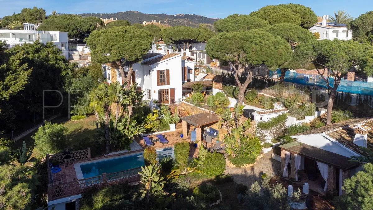 Buy 7 bedrooms villa in Elviria