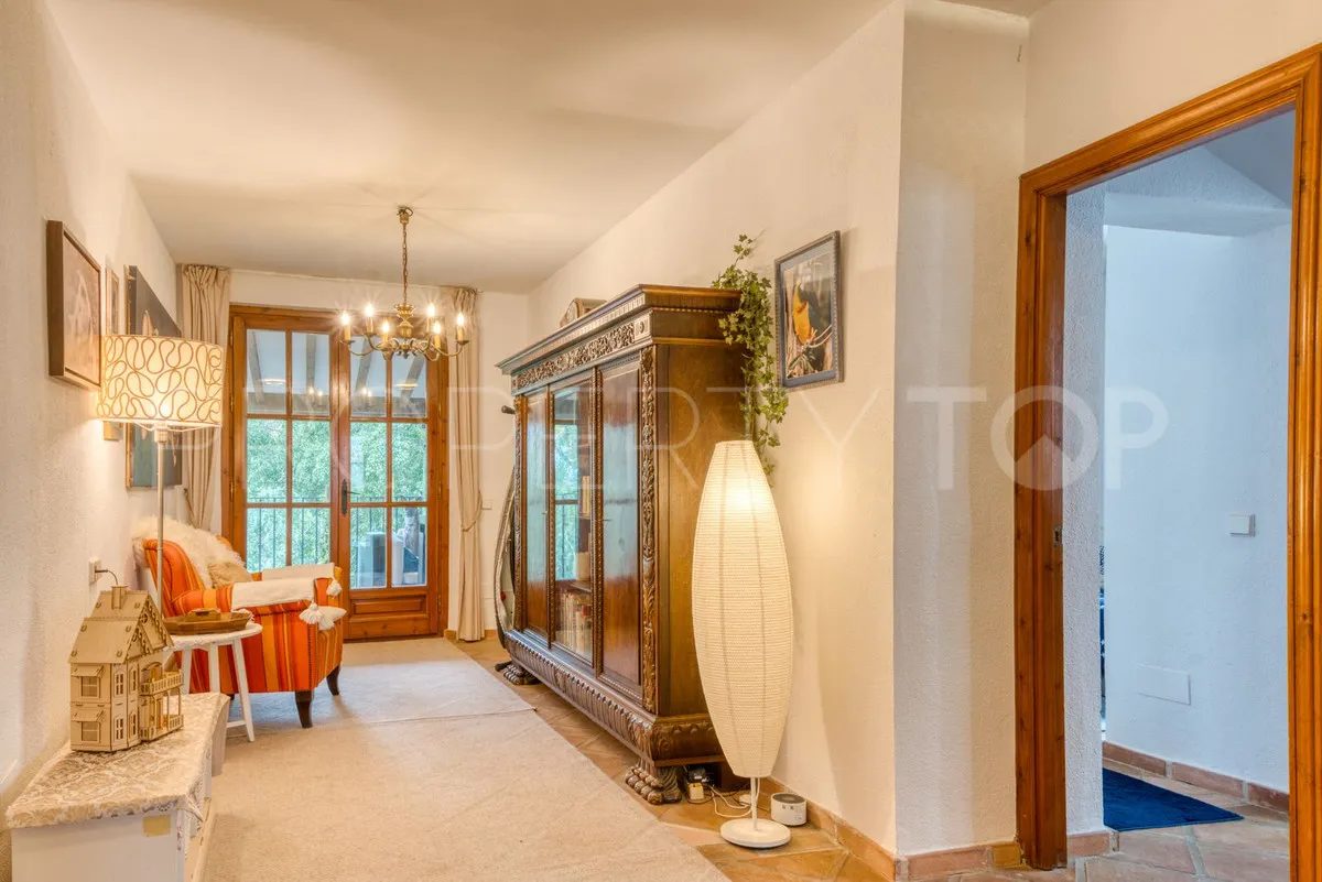 Buy 7 bedrooms villa in Elviria