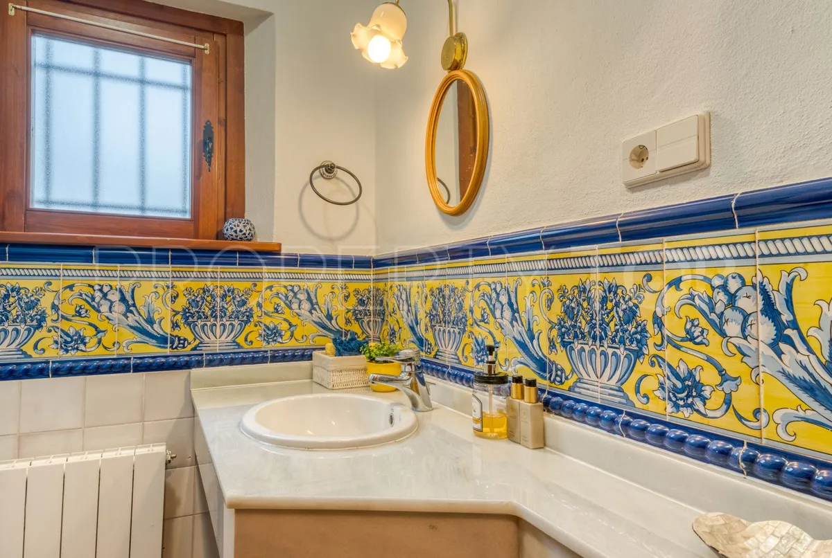 Buy 7 bedrooms villa in Elviria