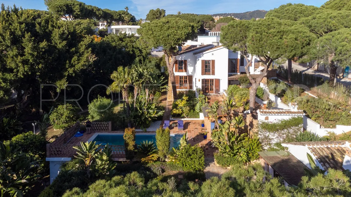 Buy 7 bedrooms villa in Elviria