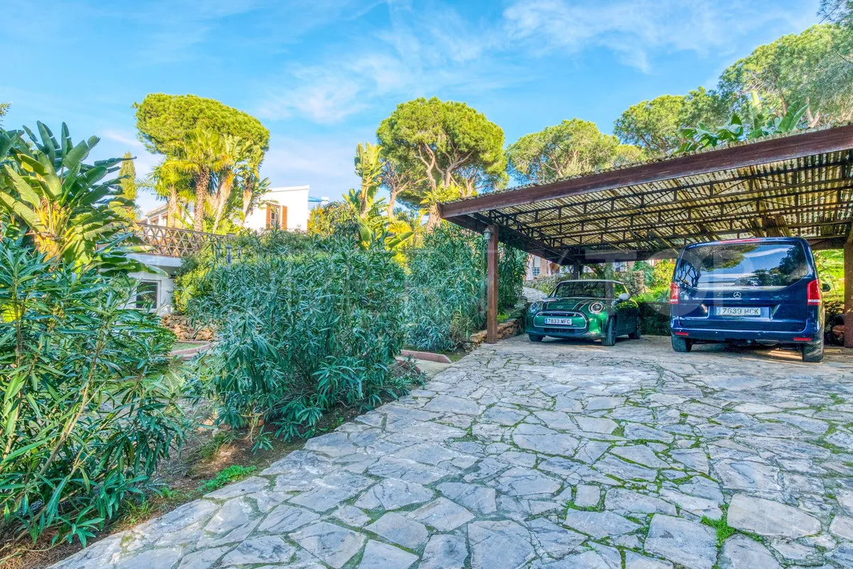 Buy 7 bedrooms villa in Elviria