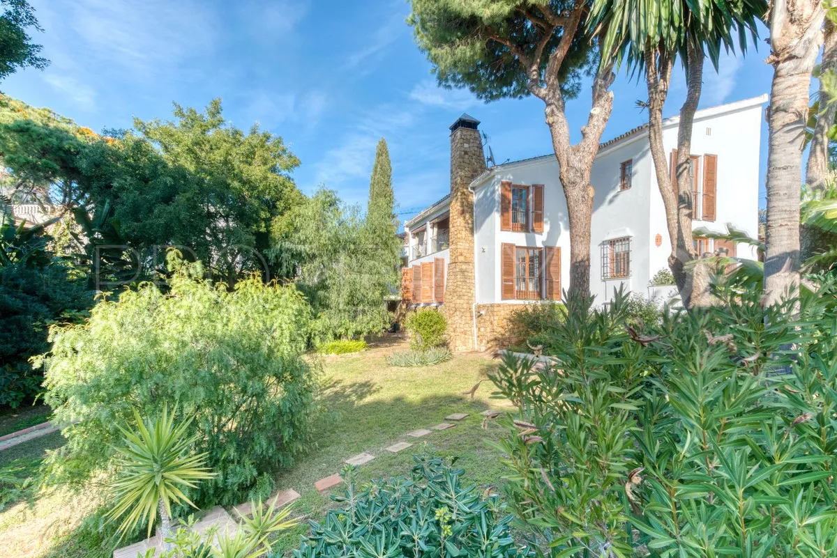 Buy 7 bedrooms villa in Elviria