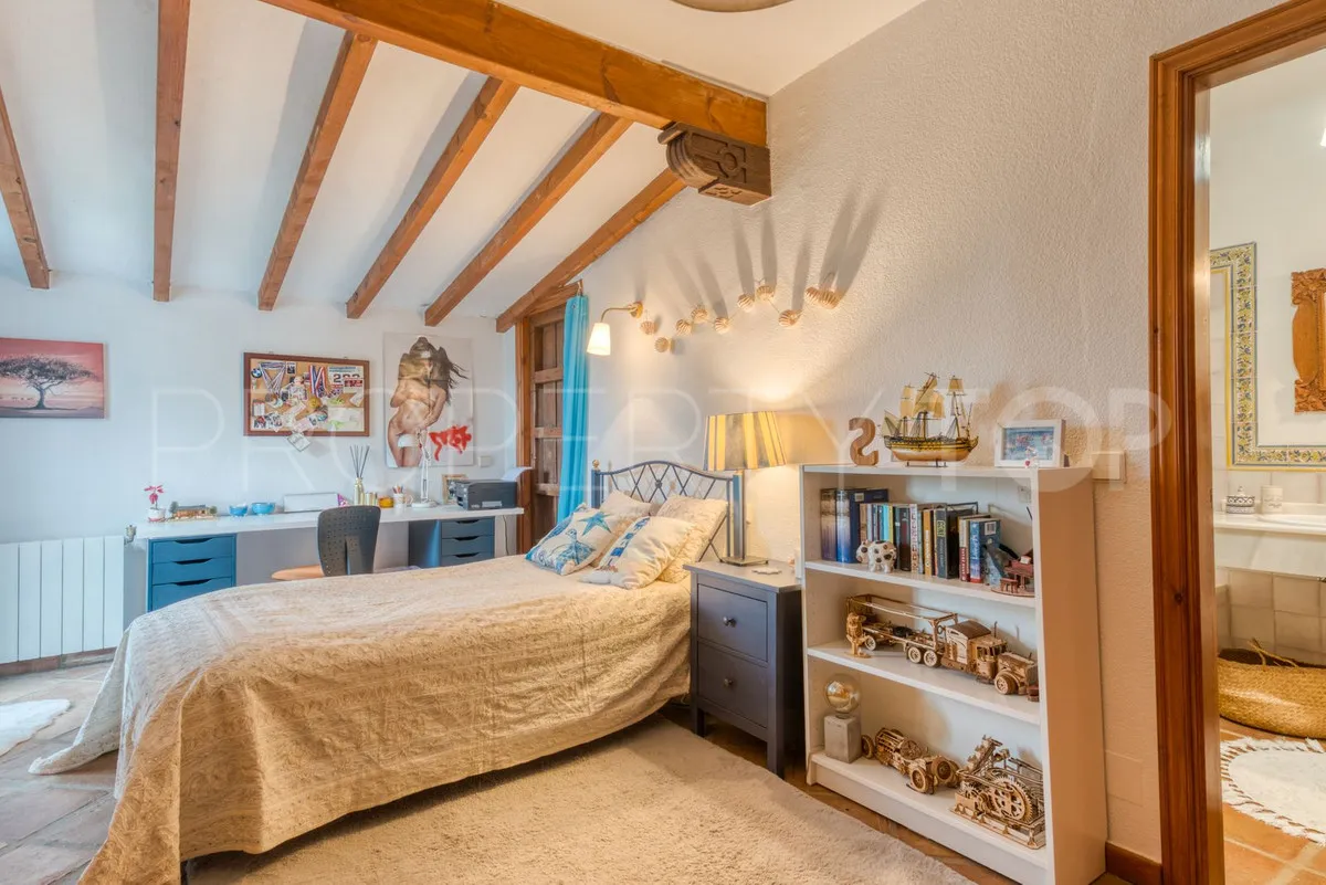Buy 7 bedrooms villa in Elviria