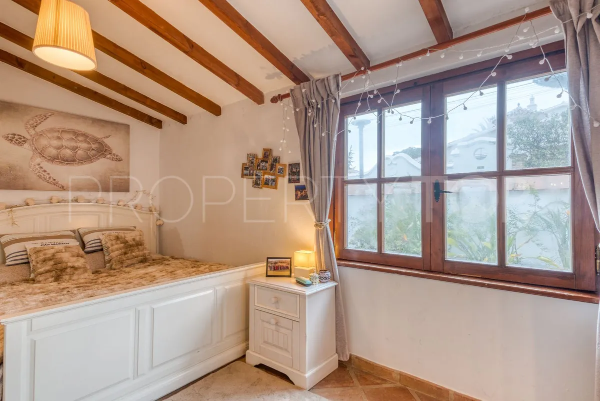 Buy 7 bedrooms villa in Elviria