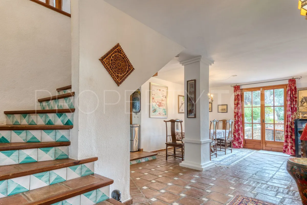 Buy 7 bedrooms villa in Elviria