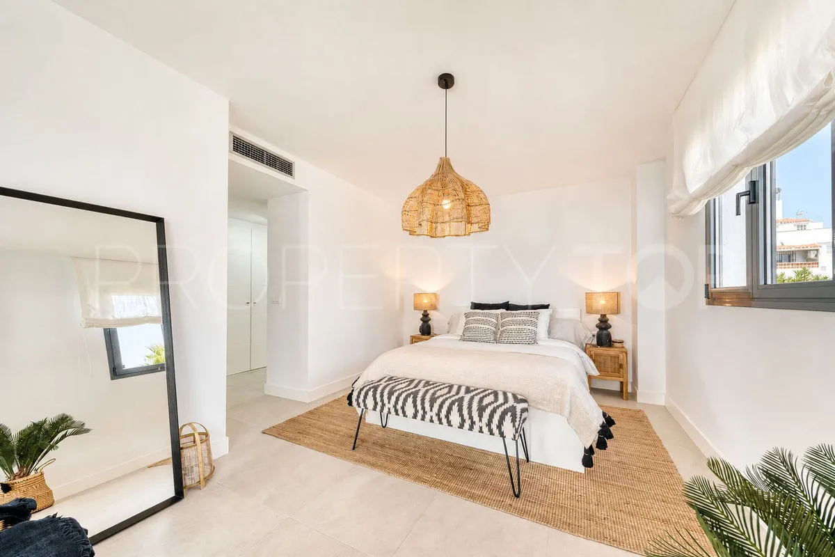 Apartamento a la venta de 3 dormitorios en La Duquesa