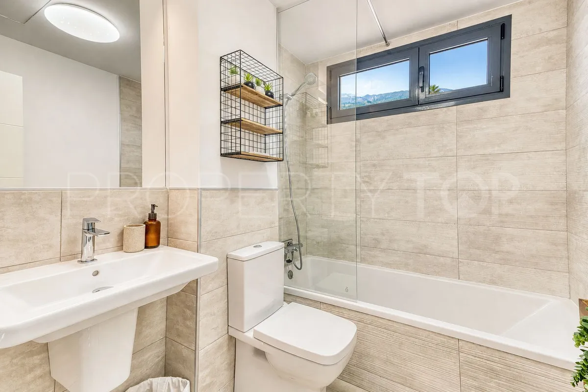 Apartamento a la venta de 3 dormitorios en La Duquesa
