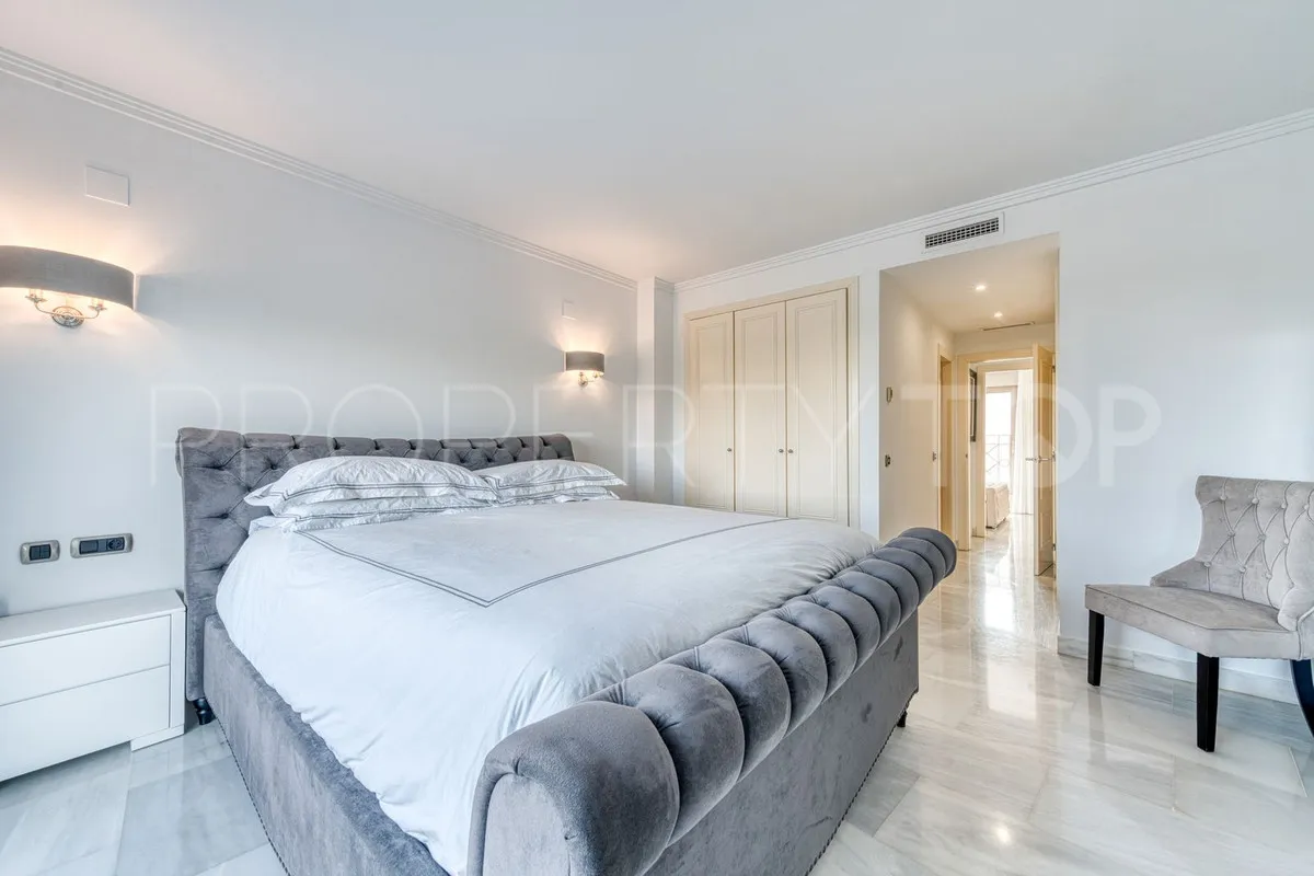 For sale 2 bedrooms apartment in Benalmadena