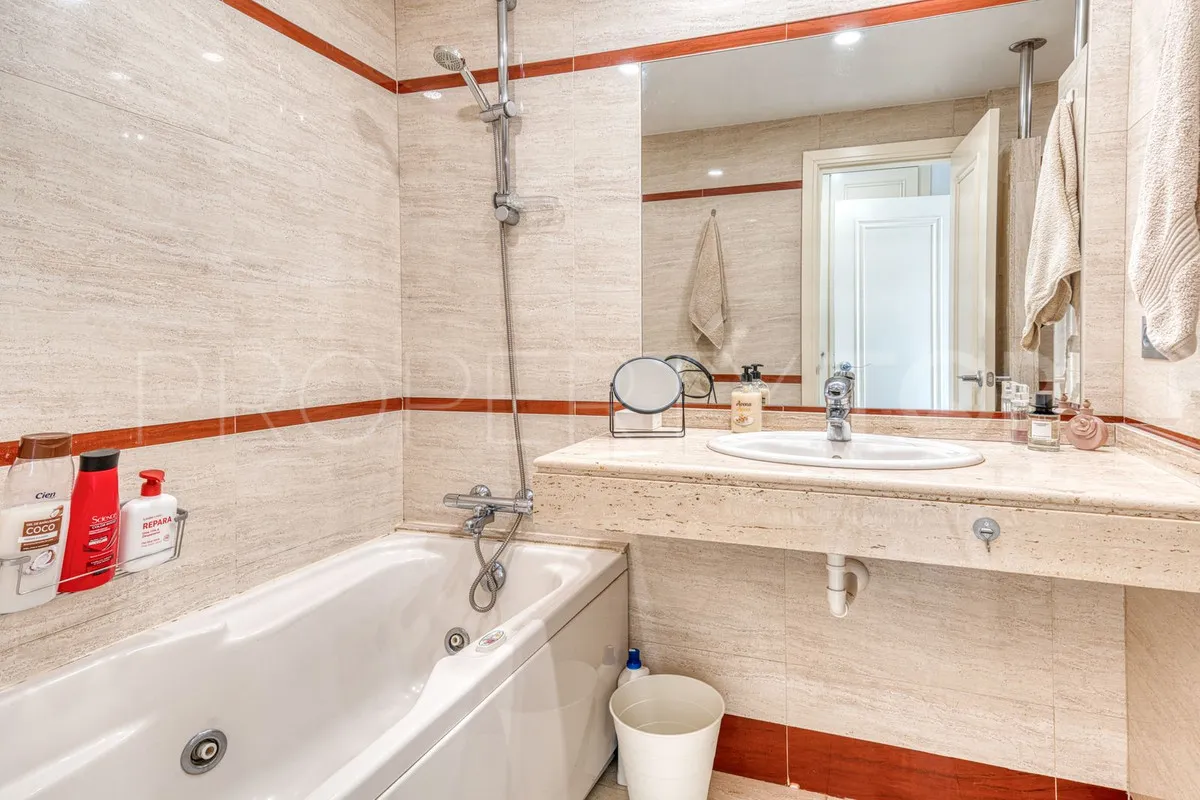 For sale 2 bedrooms apartment in Benalmadena