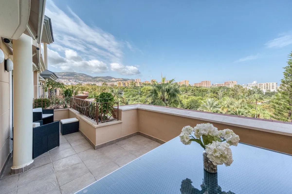 For sale 2 bedrooms apartment in Benalmadena