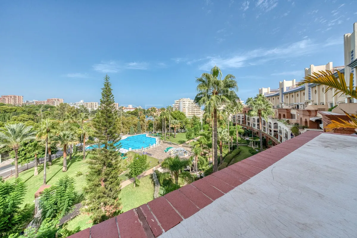 For sale 2 bedrooms apartment in Benalmadena