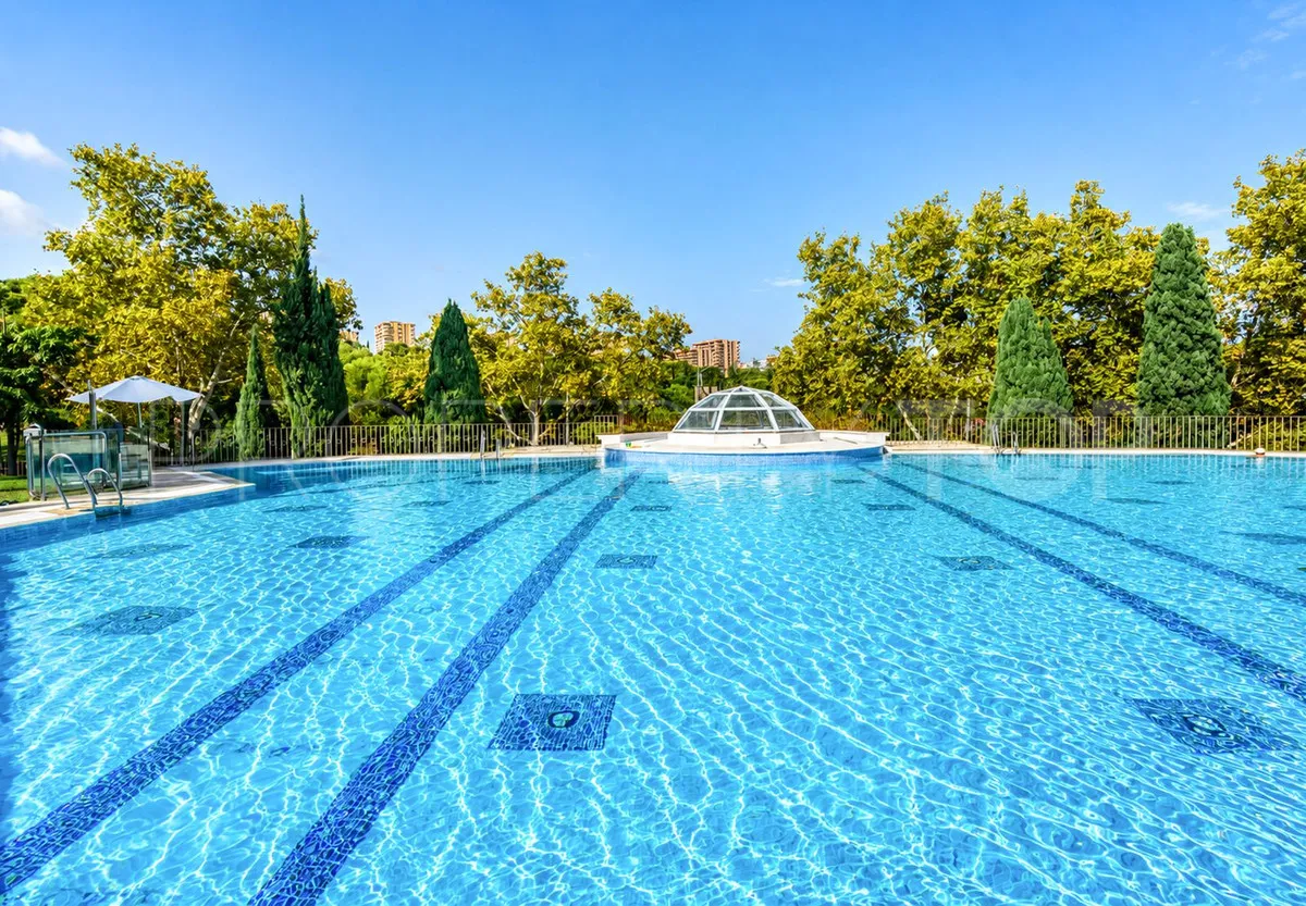 For sale 2 bedrooms apartment in Benalmadena