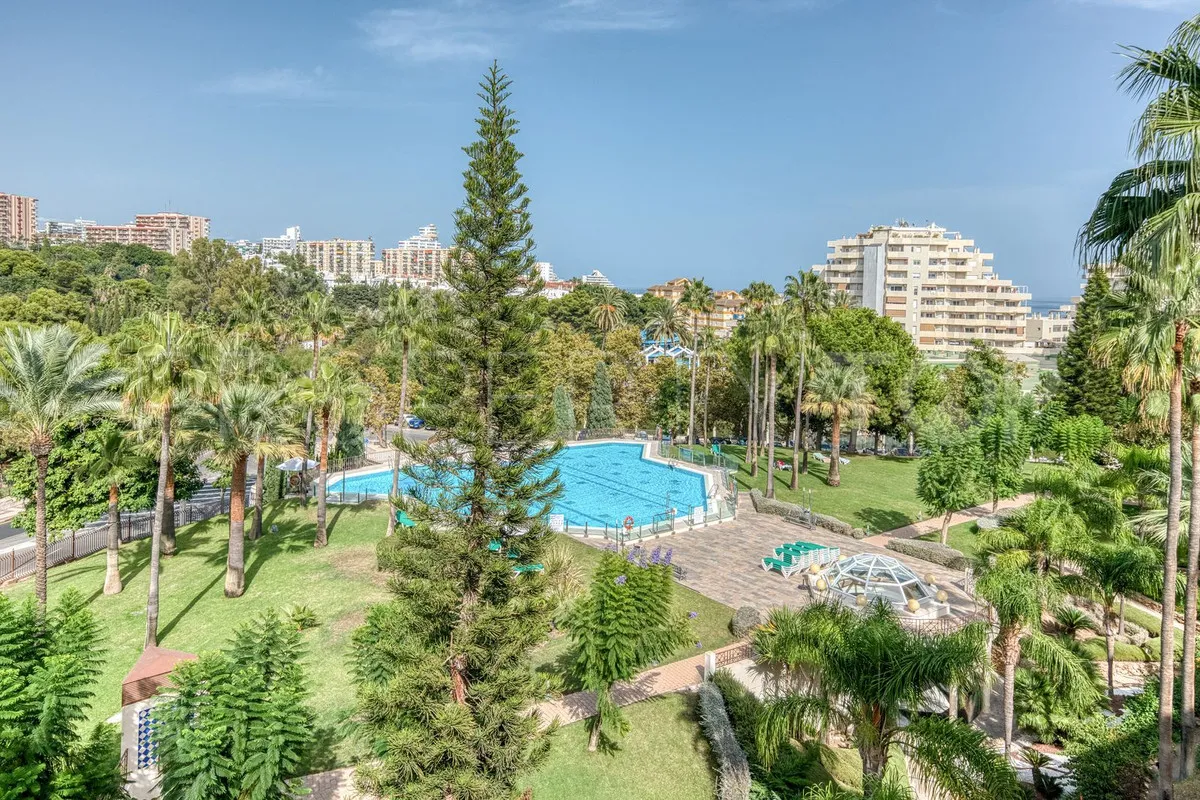 For sale 2 bedrooms apartment in Benalmadena
