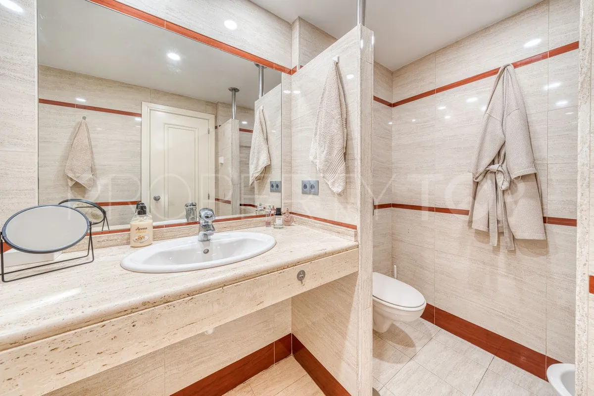 For sale 2 bedrooms apartment in Benalmadena