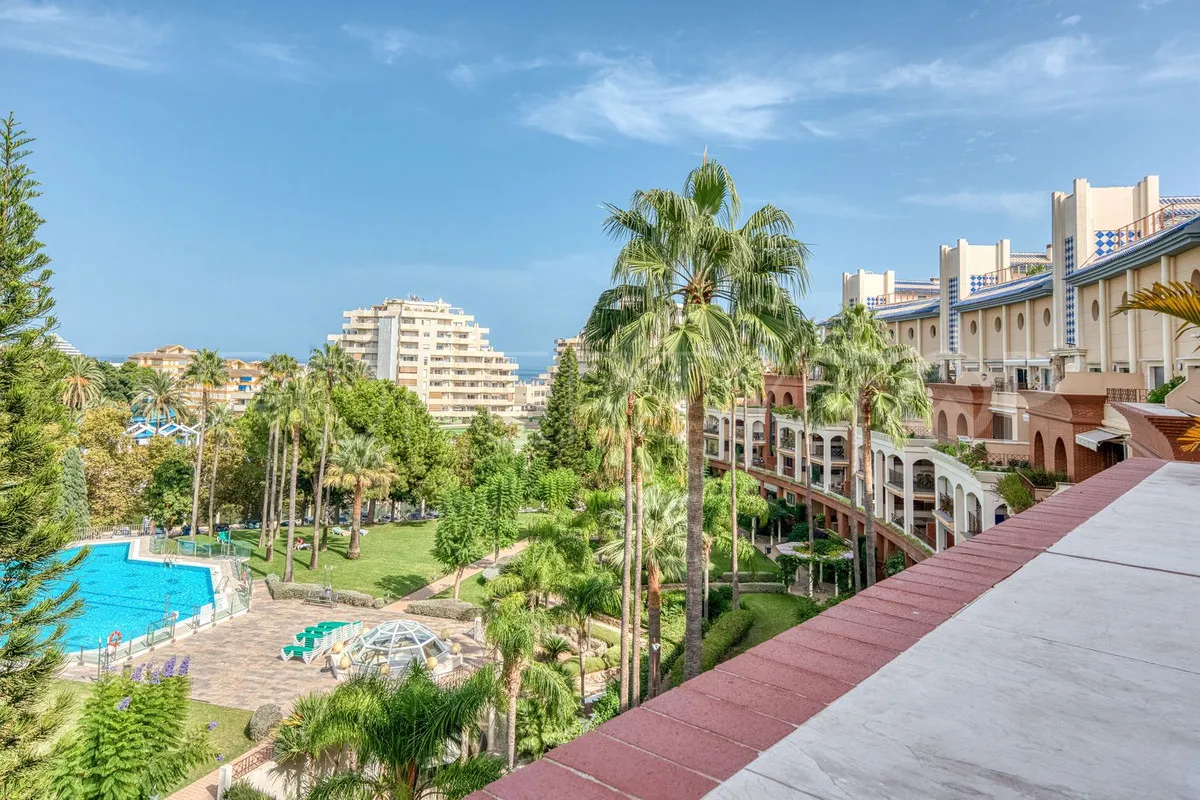 For sale 2 bedrooms apartment in Benalmadena