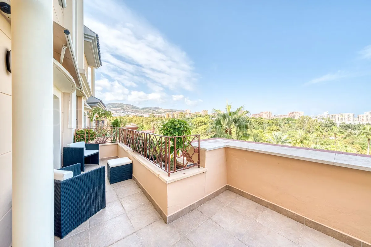 For sale 2 bedrooms apartment in Benalmadena