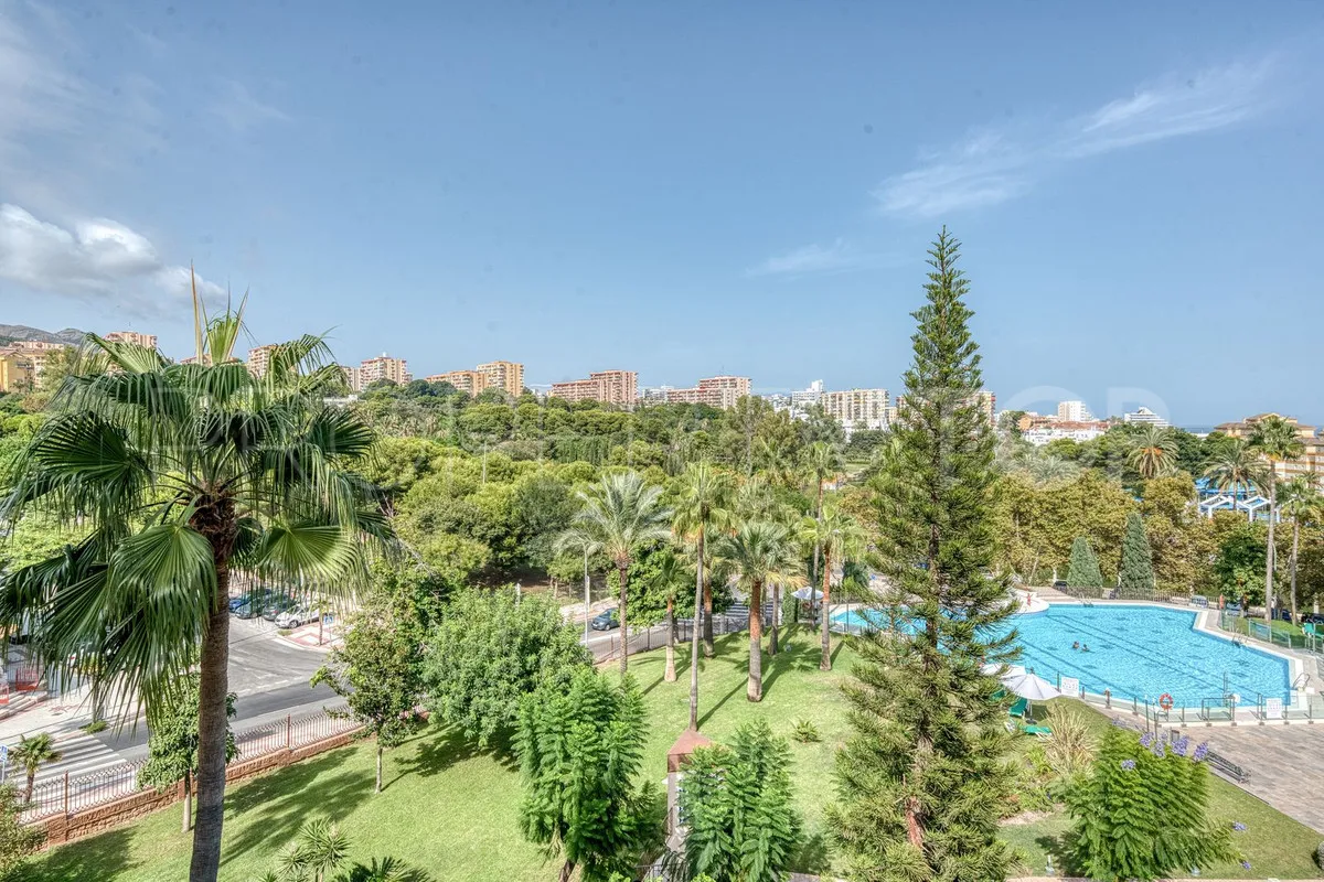 For sale 2 bedrooms apartment in Benalmadena