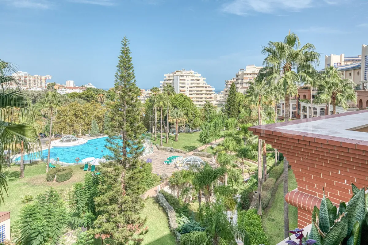 For sale 2 bedrooms apartment in Benalmadena