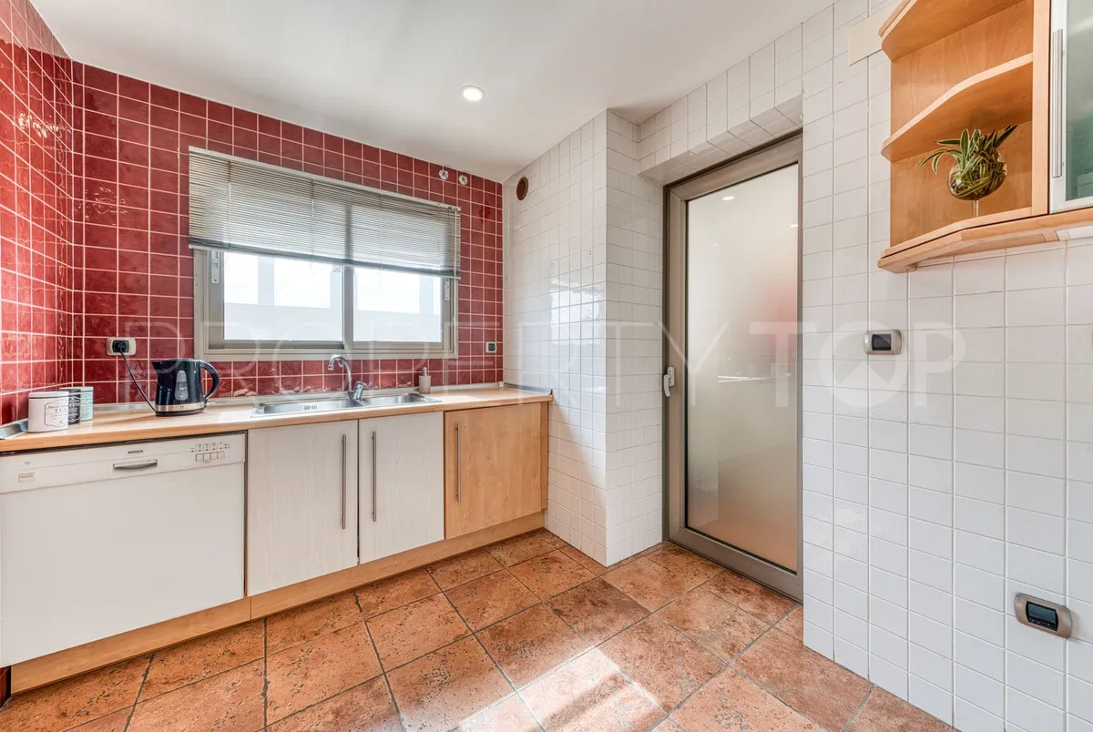 For sale 2 bedrooms apartment in Benalmadena