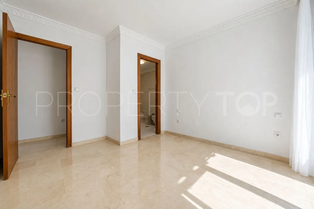 Apartment for sale in Estepona