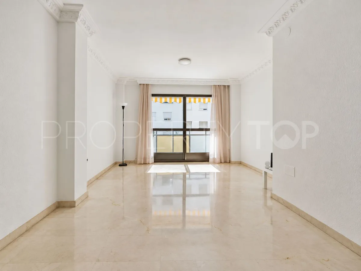 Apartment for sale in Estepona
