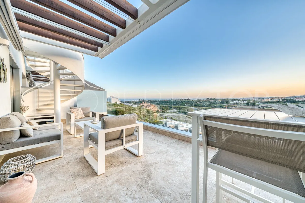 Penthouse with 2 bedrooms for sale in Estepona