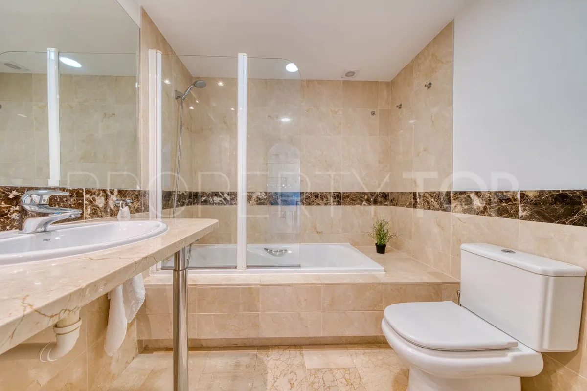 Apartamento planta baja en venta en Calahonda