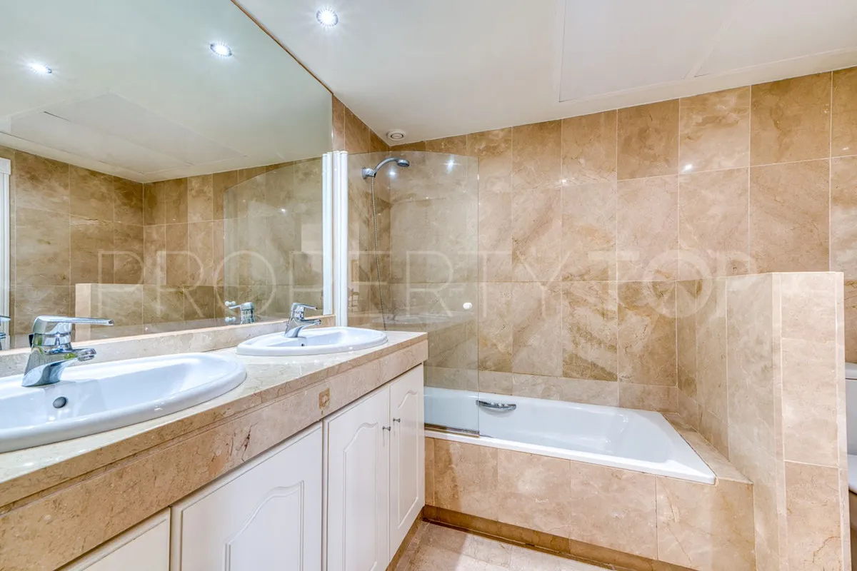 Buy Estepona 2 bedrooms ground floor apartment