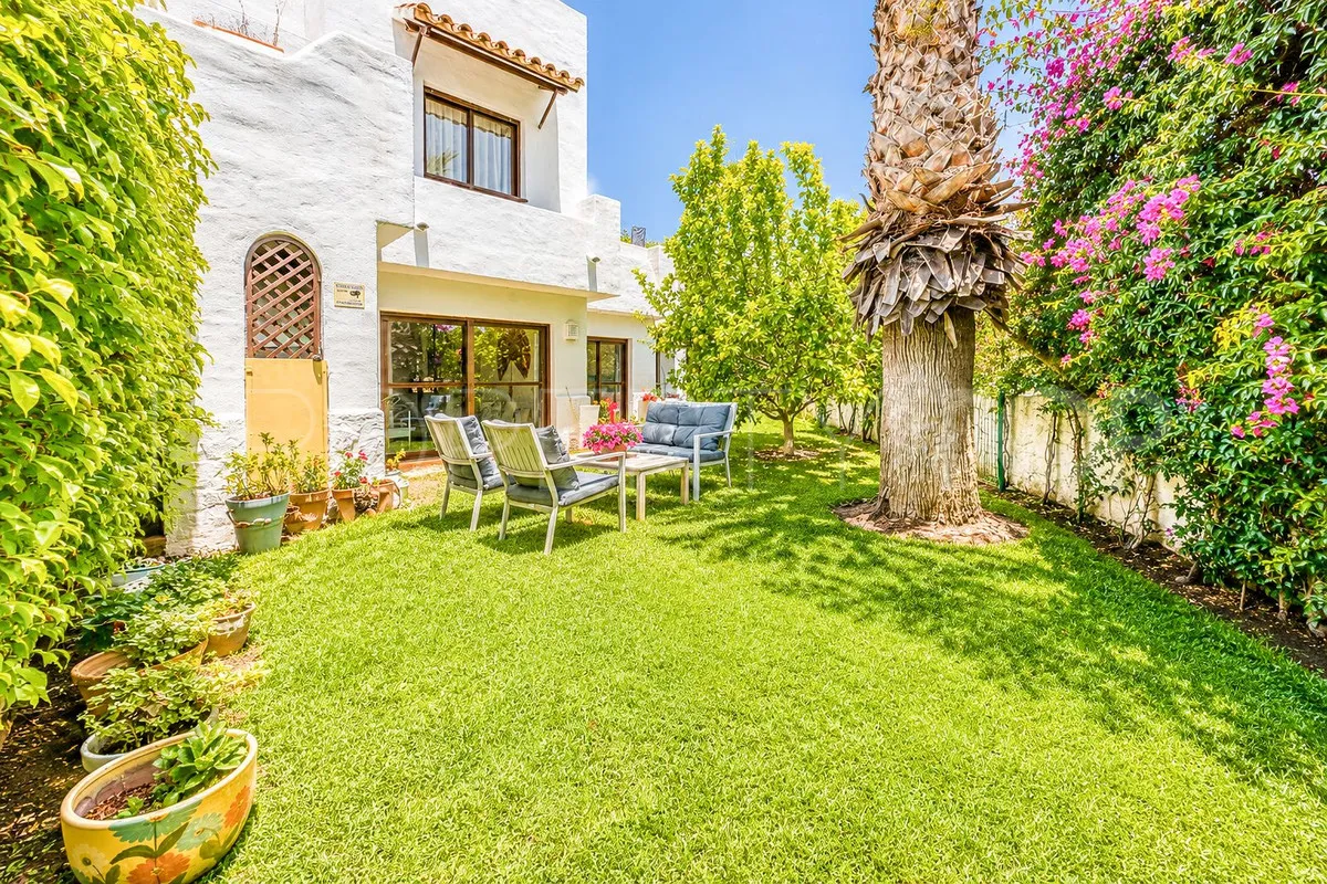 For sale ground floor apartment in Estepona