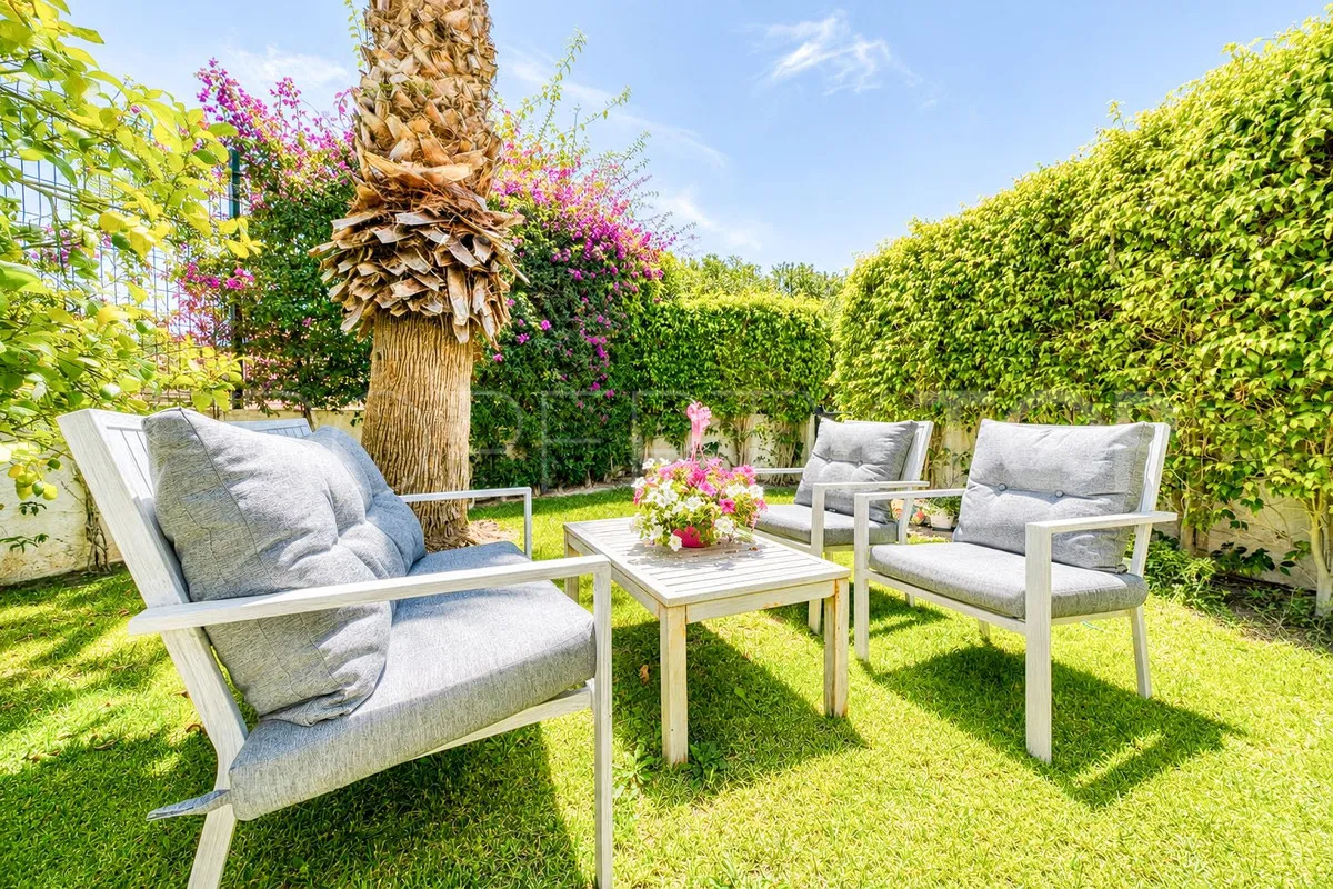 For sale ground floor apartment in Estepona
