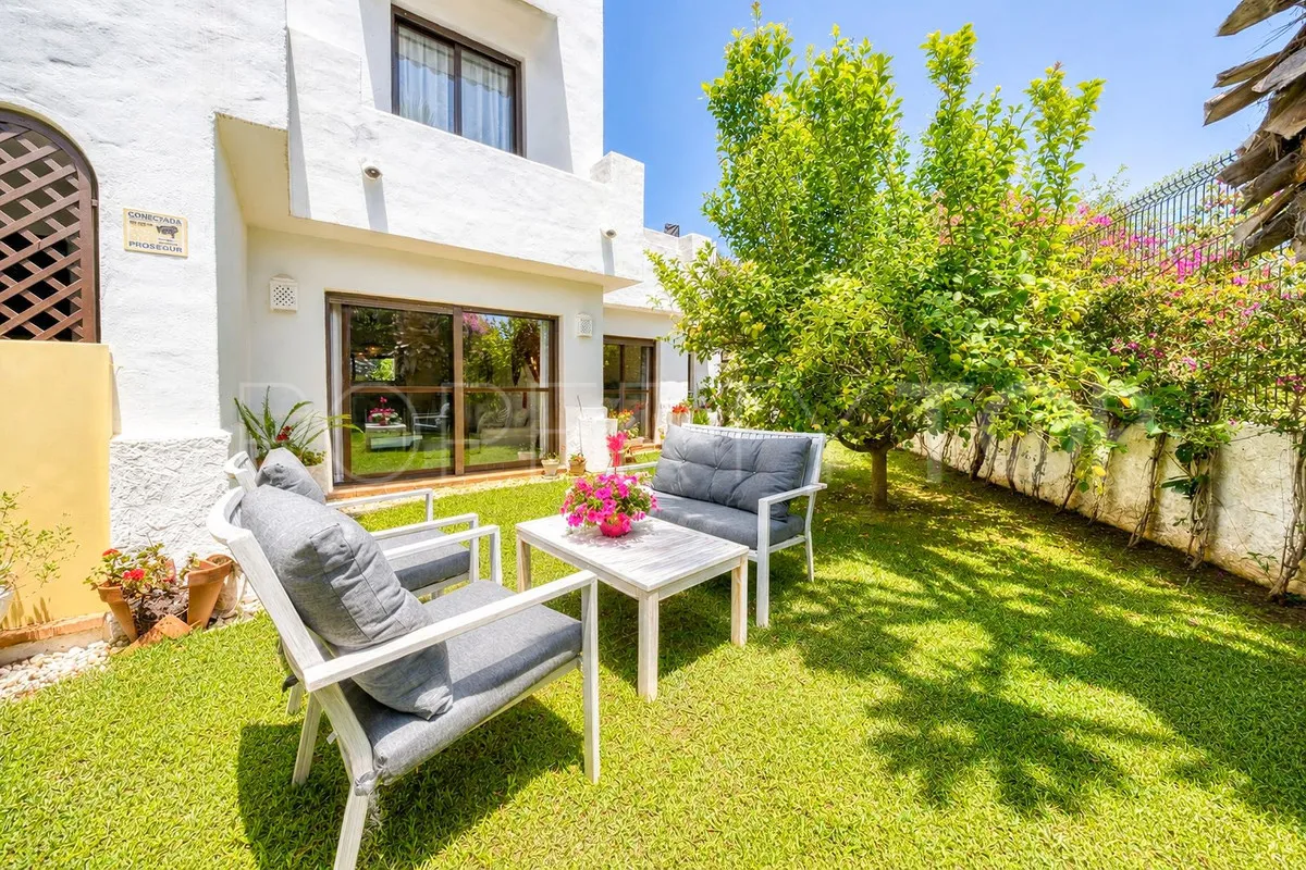 For sale ground floor apartment in Estepona