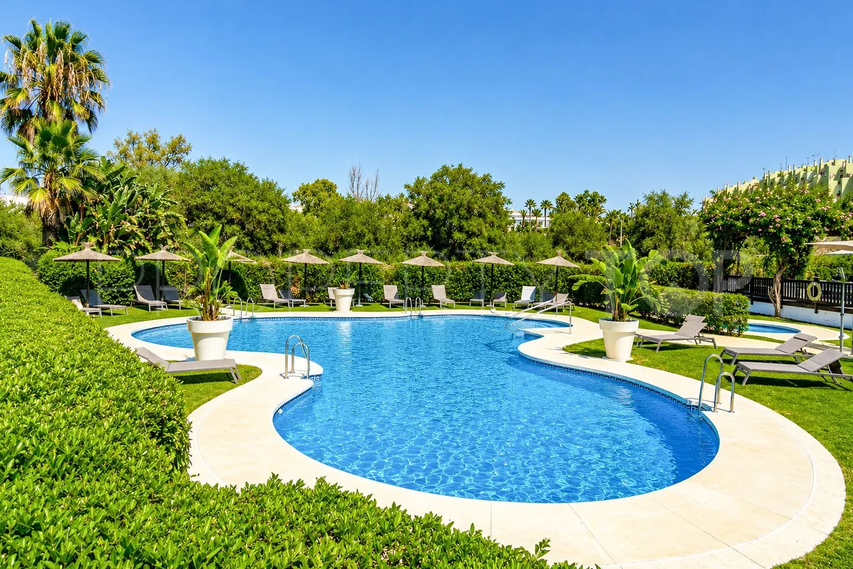 For sale ground floor apartment in Estepona