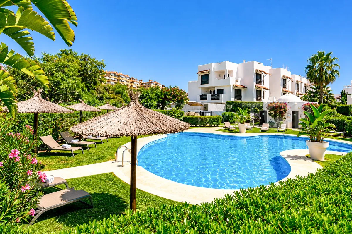 For sale ground floor apartment in Estepona