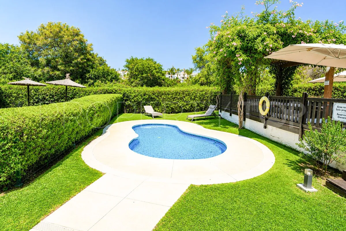 For sale ground floor apartment in Estepona