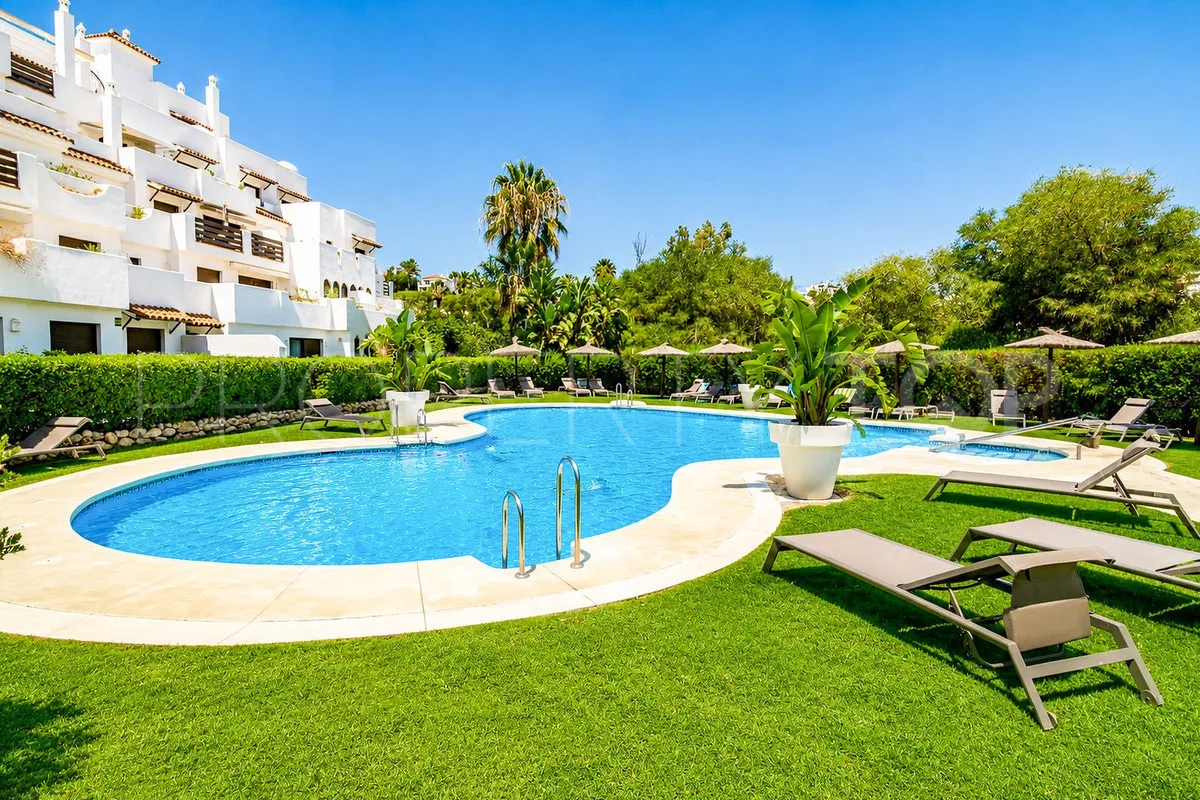 For sale ground floor apartment in Estepona