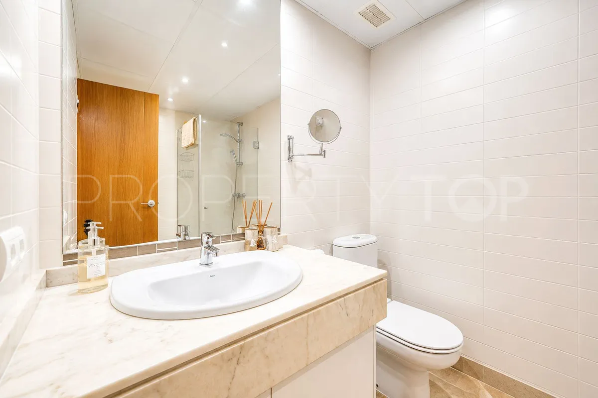 For sale ground floor apartment in Estepona