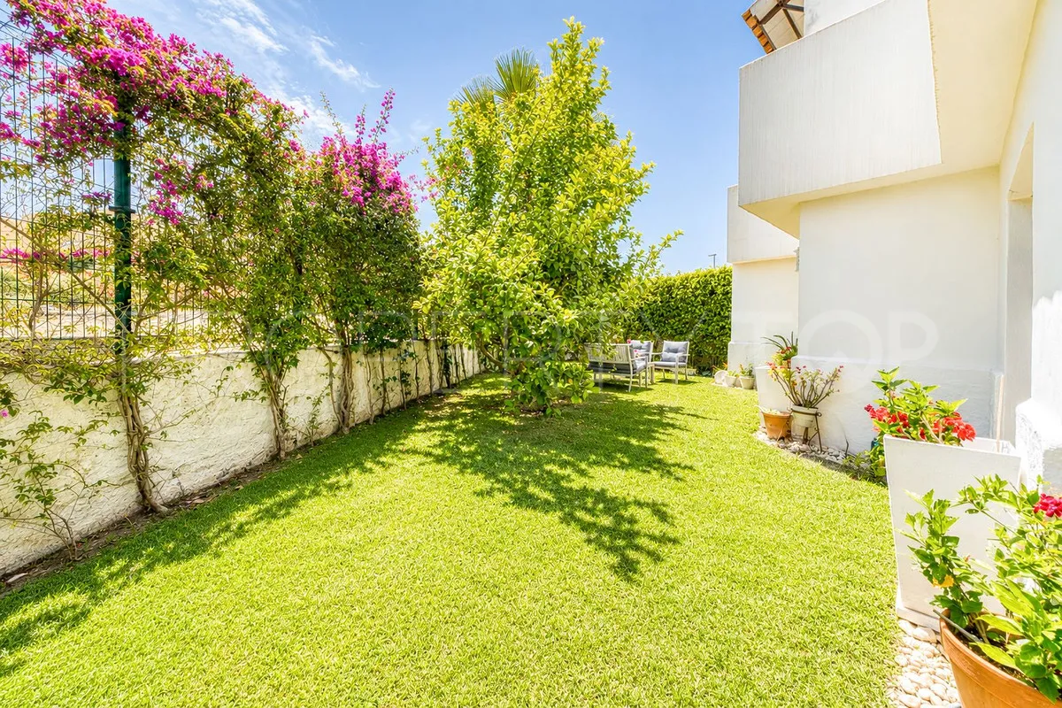 For sale ground floor apartment in Estepona