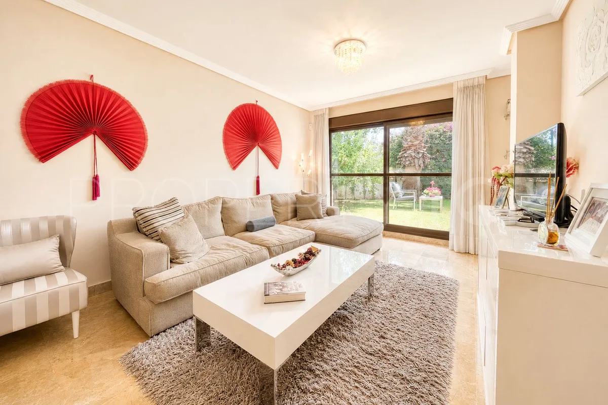 For sale ground floor apartment in Estepona